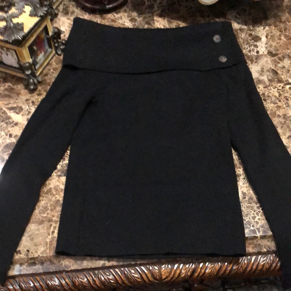 Banana Republic off the shoulder top with side buttons.